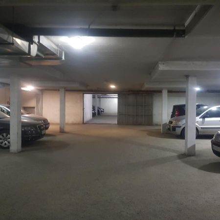 Rajiceva 5- Apartman Sa Prostranom Terasom I Garaznim Mestom Kragujevac Ngoại thất bức ảnh