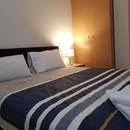 Rajiceva 5- Apartman Sa Prostranom Terasom I Garaznim Mestom Kragujevac Ngoại thất bức ảnh
