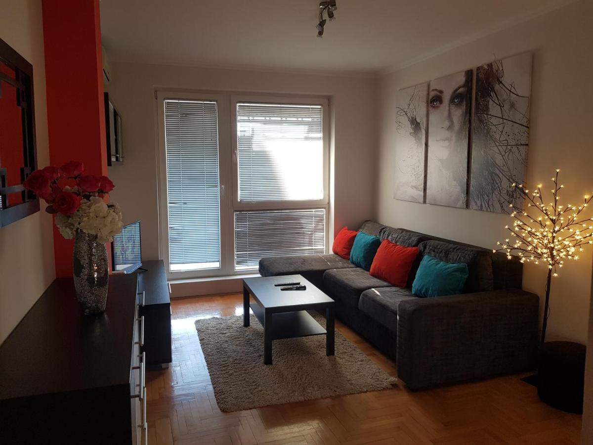 Rajiceva 5- Apartman Sa Prostranom Terasom I Garaznim Mestom Kragujevac Ngoại thất bức ảnh